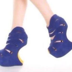 Bumper brand violet blue heel less bootie yellow backing